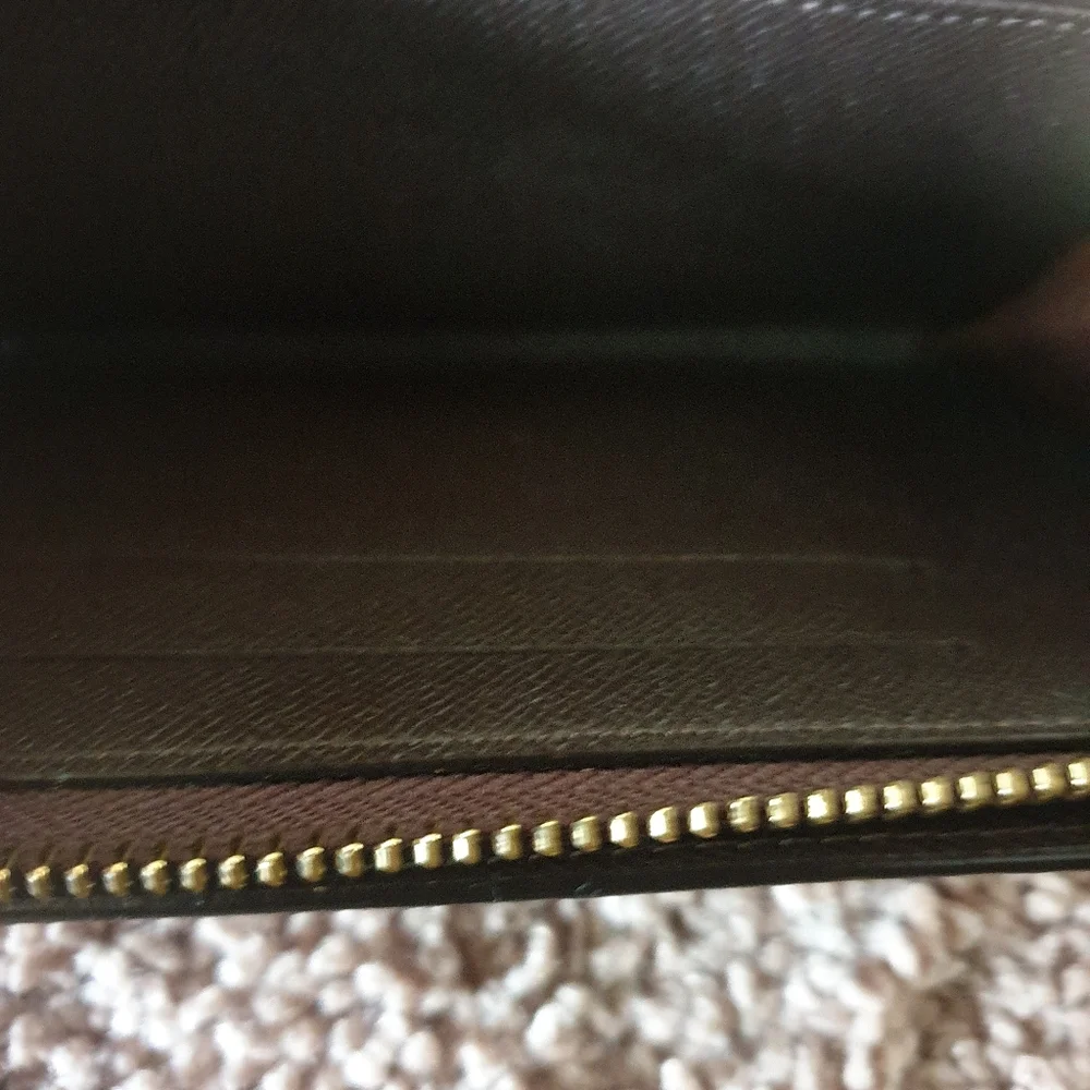LOUIS VUITTON AUTHENTIC DAMIER WALLET - Picture 9 of 9